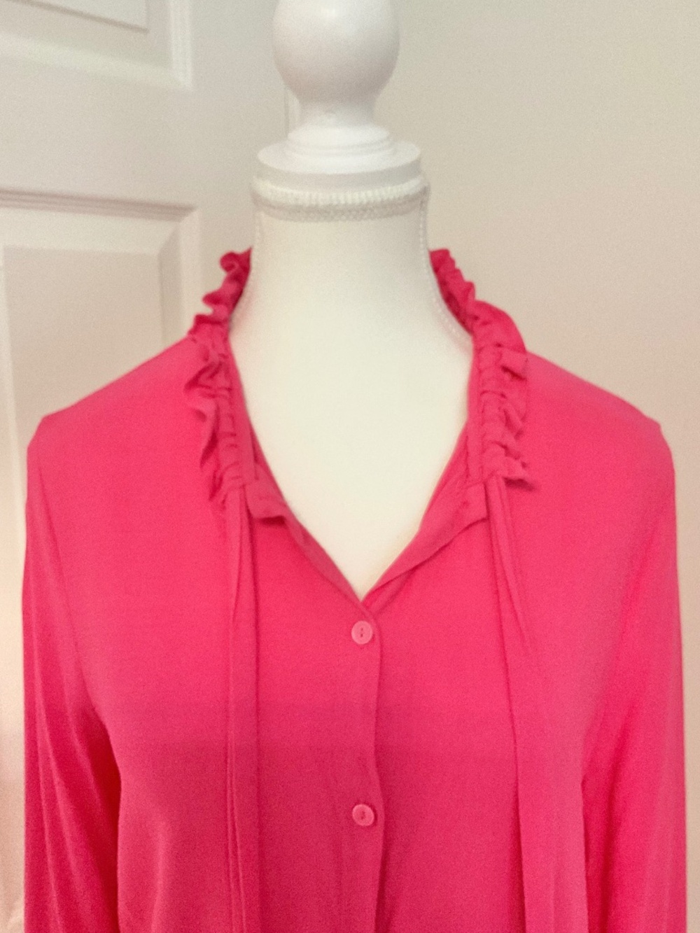 🤩 Mango Fuschia Ruffle-Necked Blouse - size 8 - Picture 5 of 10